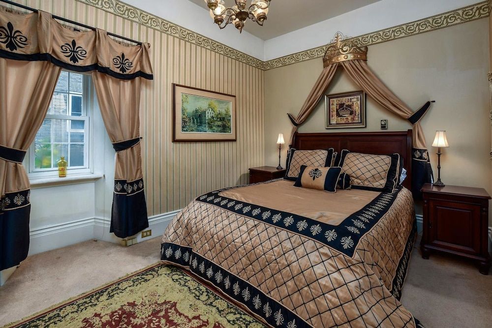 The Noble Suites 102 : The Garden Suite