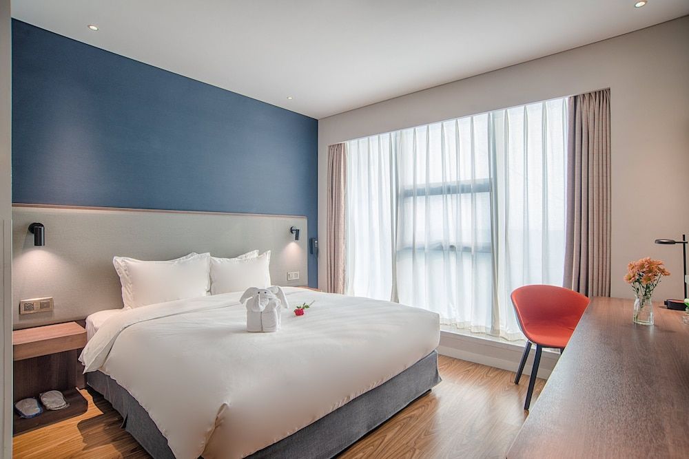 Standard Room, 1 King Bed