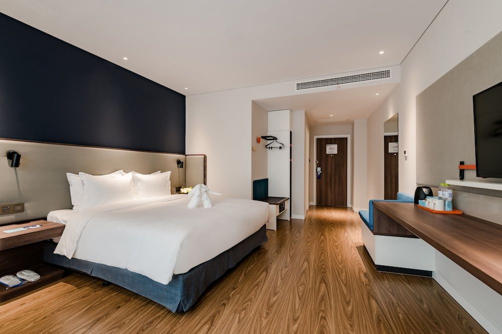 Standard Room, 1 King Bed, Non Smoking (View of Mountain Tai)