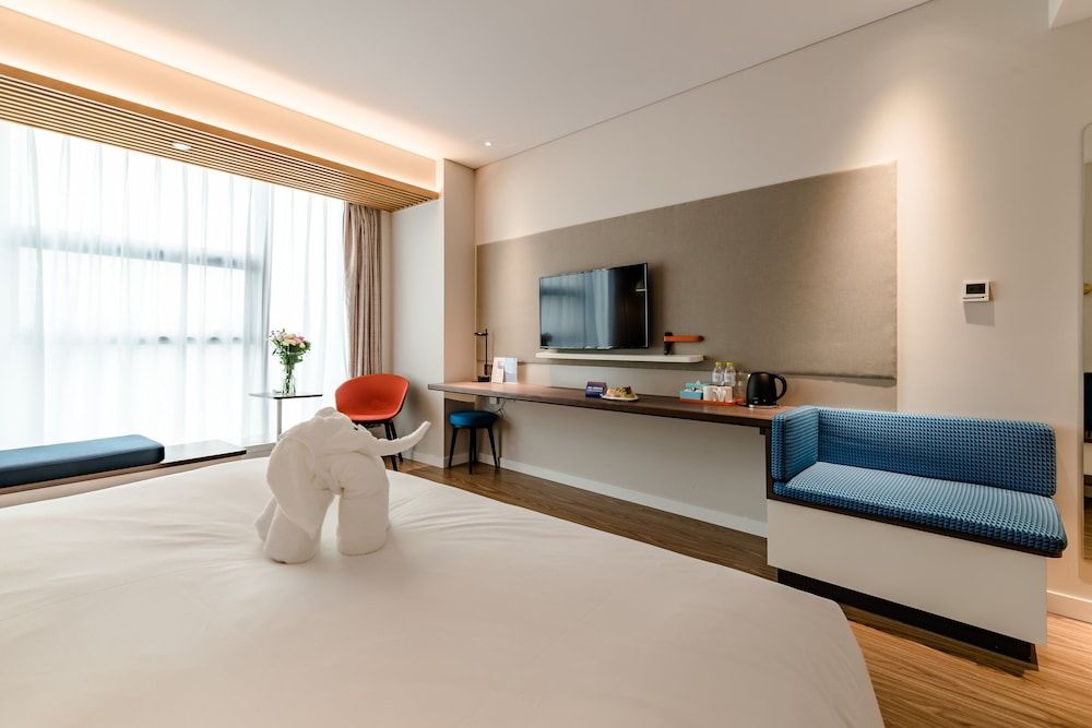 Standard Room, 1 King Bed, Non Smoking (Extra Area)
