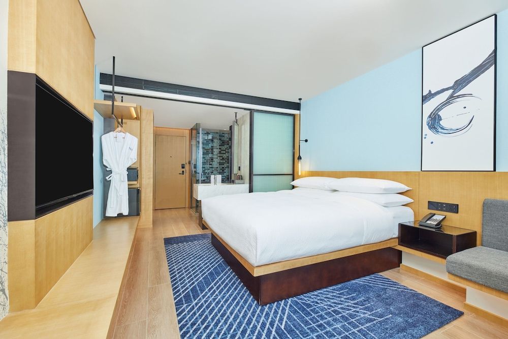Premium Room, 1 King Bed, City View