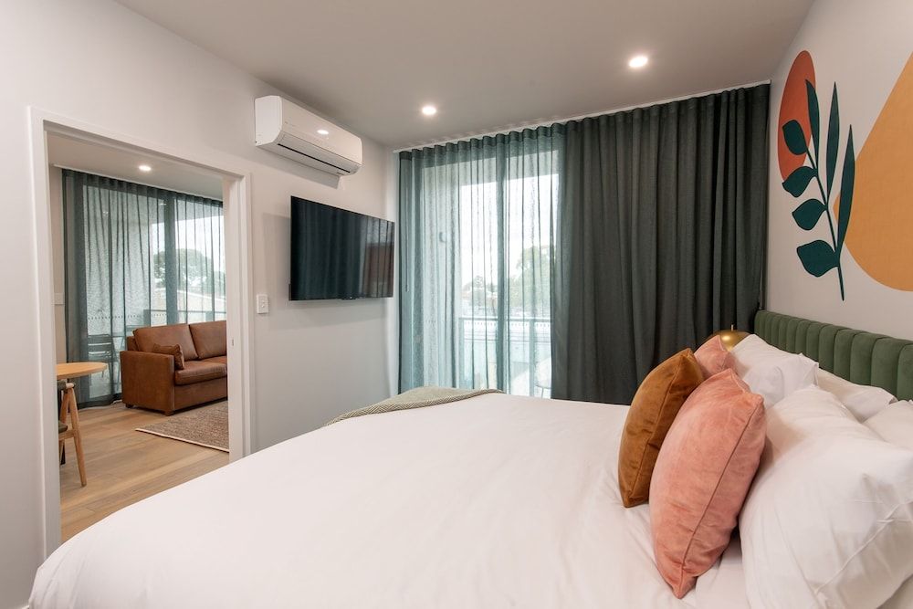Deluxe 1 Bedroom Apartment