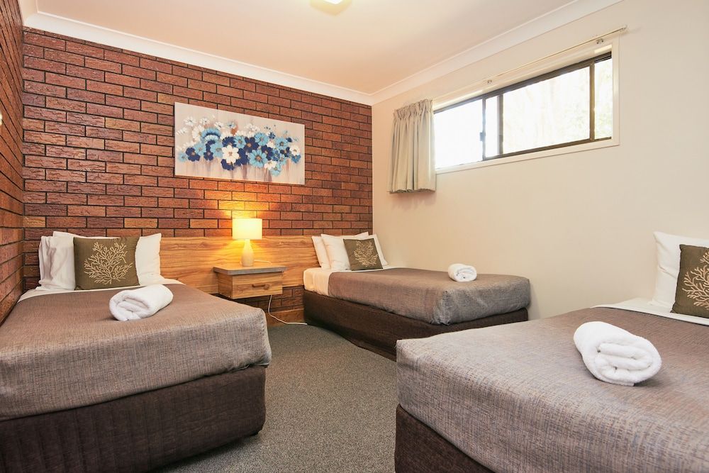 Ruthven Street Motor Inn Family Room, Non Smoking 3