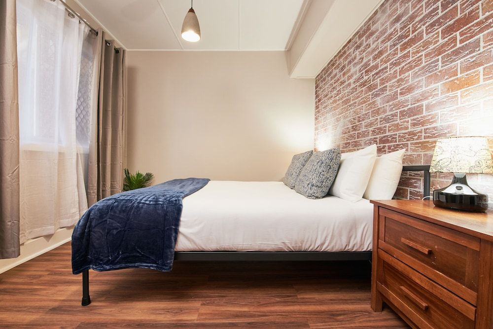 Ruthven Street Motor Inn Executive Studio 3