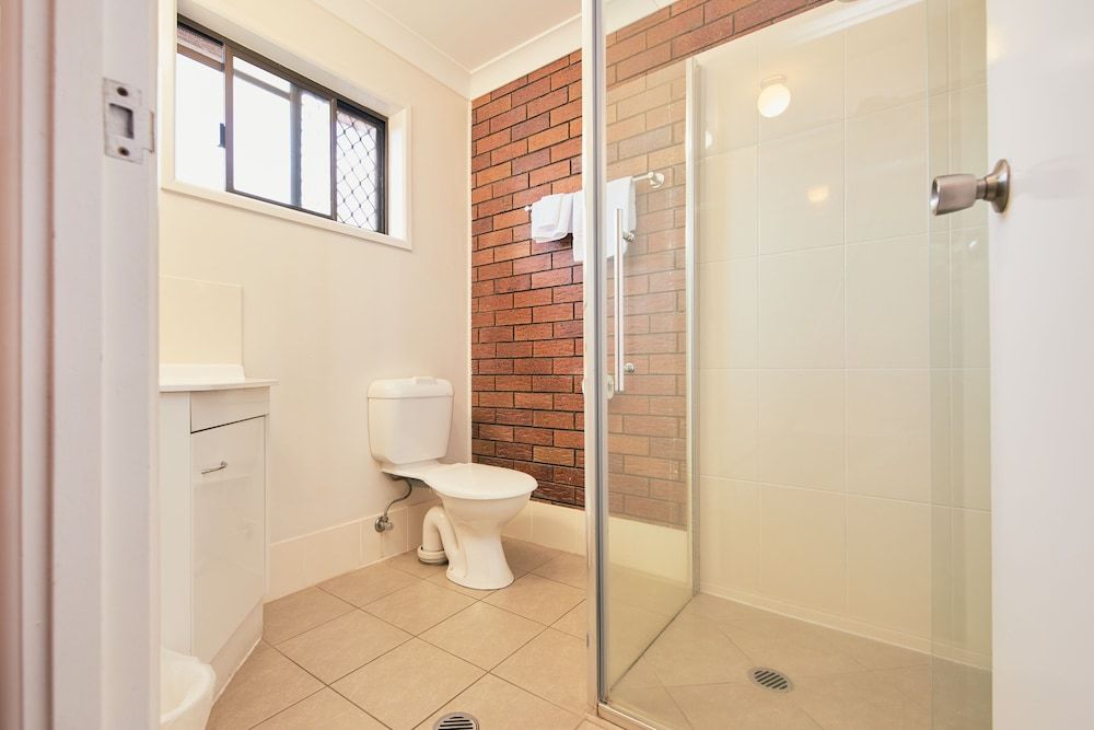 Ruthven Street Motor Inn Family Room, Non Smoking 7