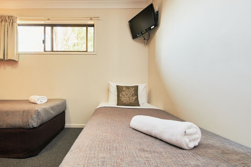 Ruthven Street Motor Inn Family Room, Non Smoking 6