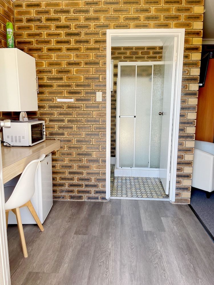 Squatters Homestead Motel Twin Room 4 5