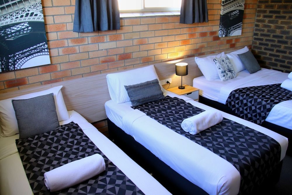 Squatters Homestead Motel Family Room 4