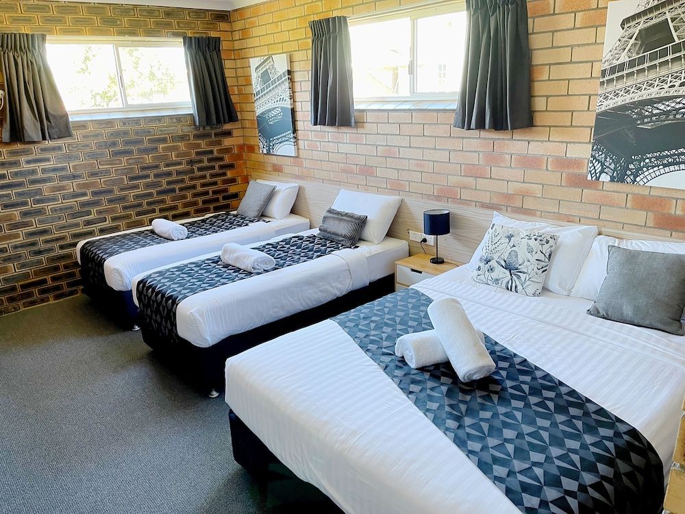 Squatters Homestead Motel Family Room 3