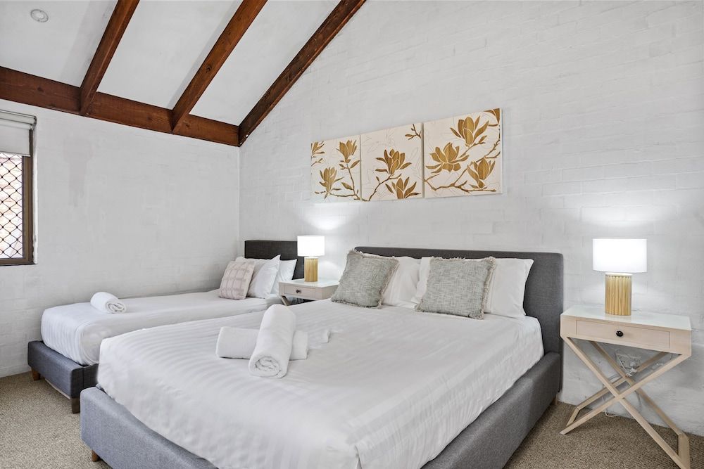 The Terraces Superior Suite, 3 Bedrooms, Kitchen, Beach View 3