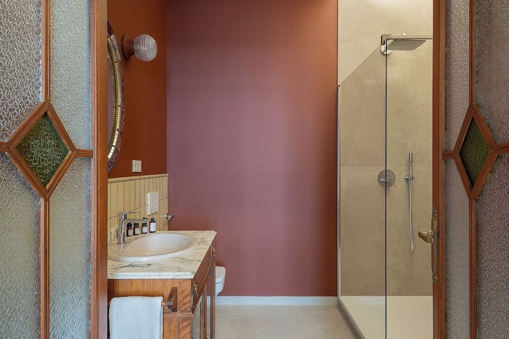 Deluxe Double Room, 1 King Bed, Non Smoking, Private Bathroom