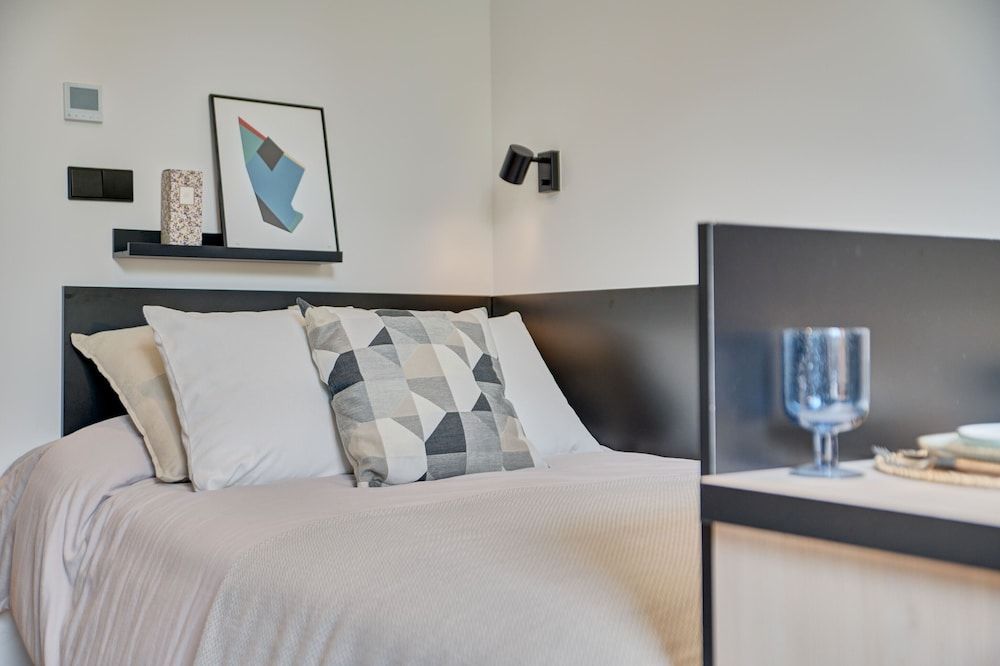 Home and Coliving Pamplona Standard Studio, 1 Bedroom 3