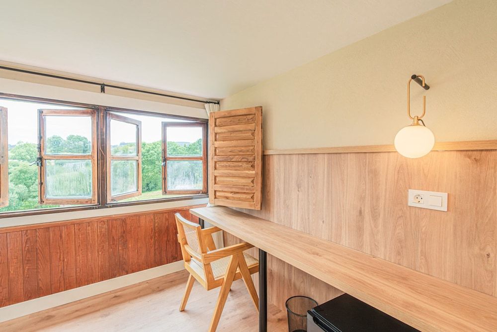 Hotel Bestprice Santillana Deluxe Quadruple Room, City View 7