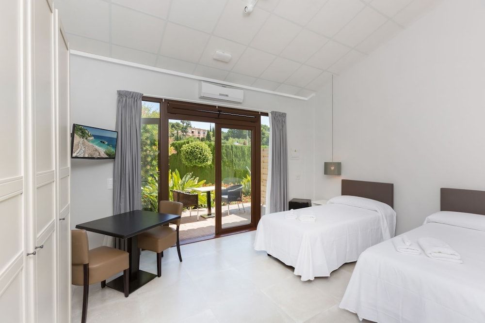 Comfort Room, Garden View