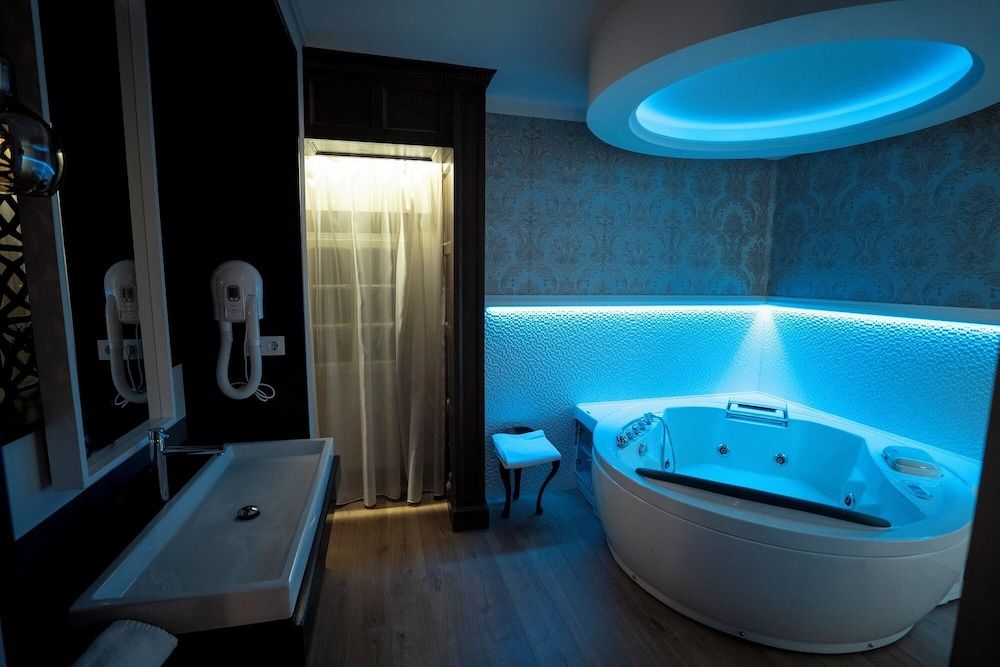 Private Spa Tub