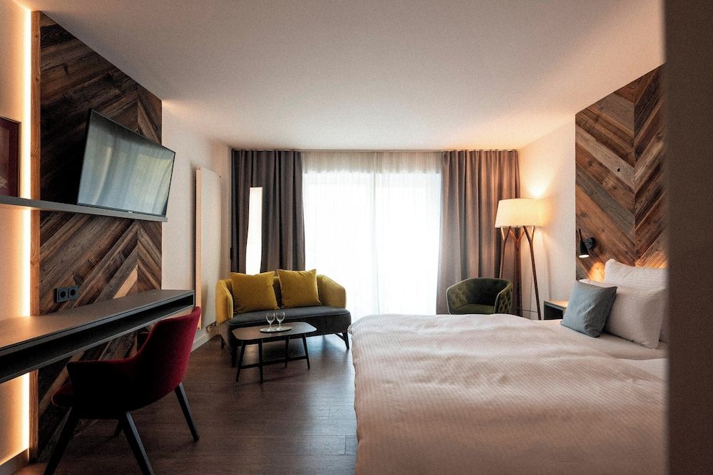 Wellnesshotel Wittelsbach Deluxe Double Room 8