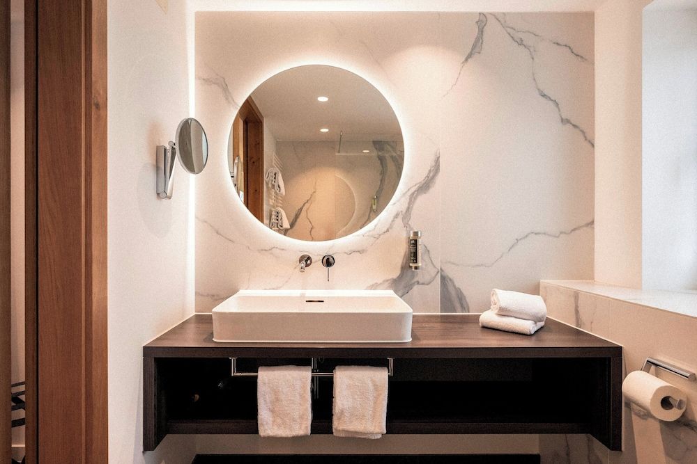 Wellnesshotel Wittelsbach Deluxe Double Room 10