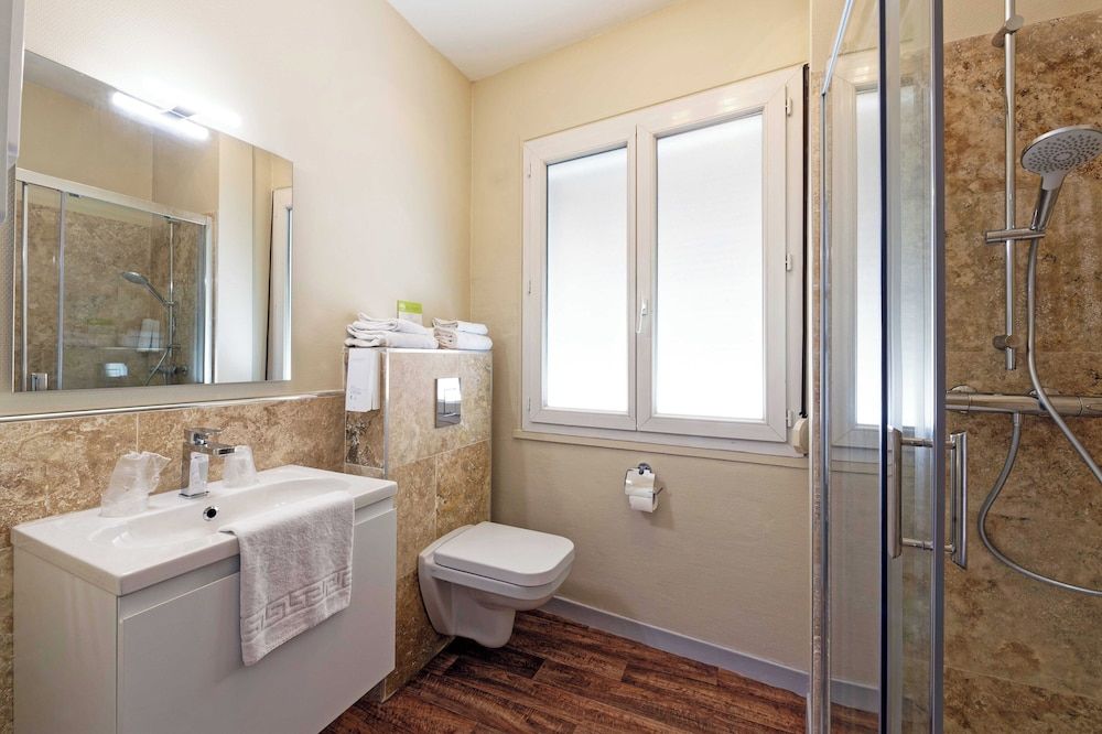 Contact Hôtel du Commerce et son restaurant Côte à Côte Standard Twin Room 5