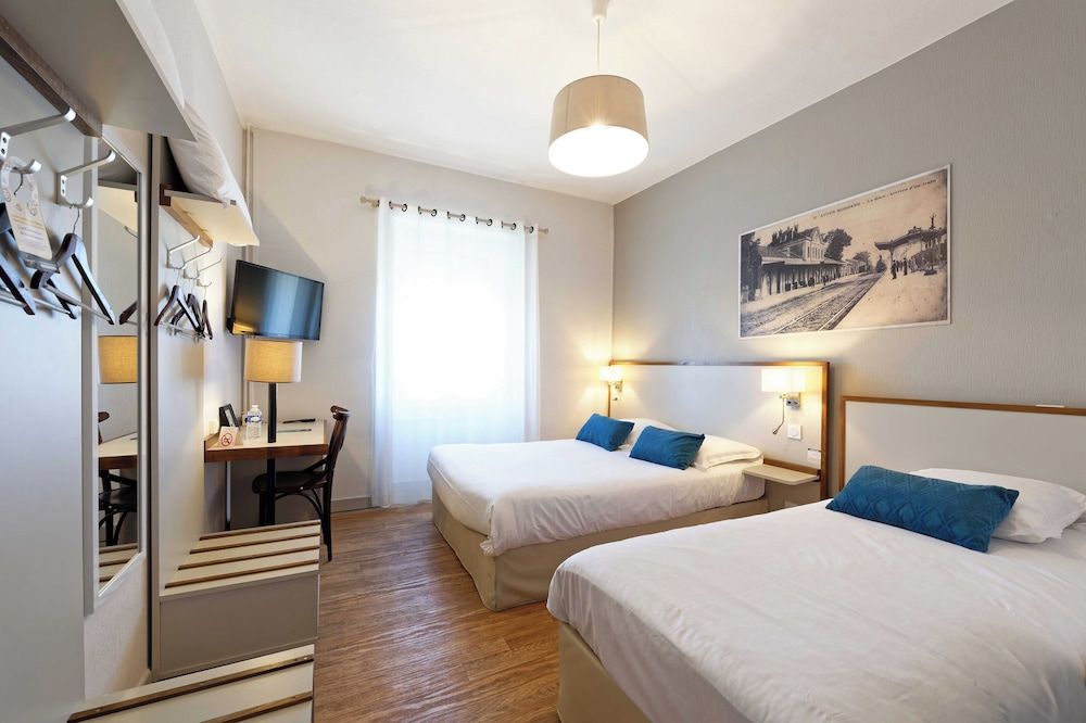 Contact Hôtel du Commerce et son restaurant Côte à Côte Comfort Triple Room 2