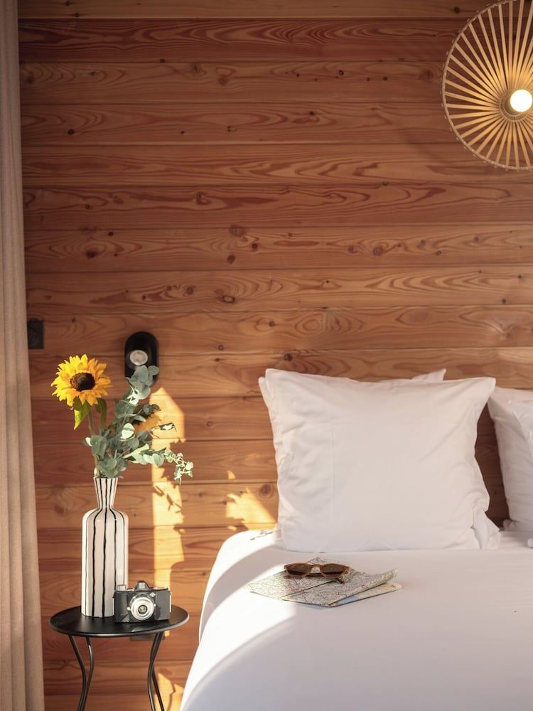 Hôtel Le Bout du Parc Garden Bedroom , 1 Queen Bed with Sofa bed 3