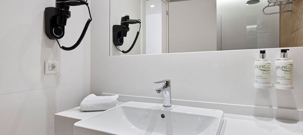 B&B Hotel Castro Urdiales Family Room 2