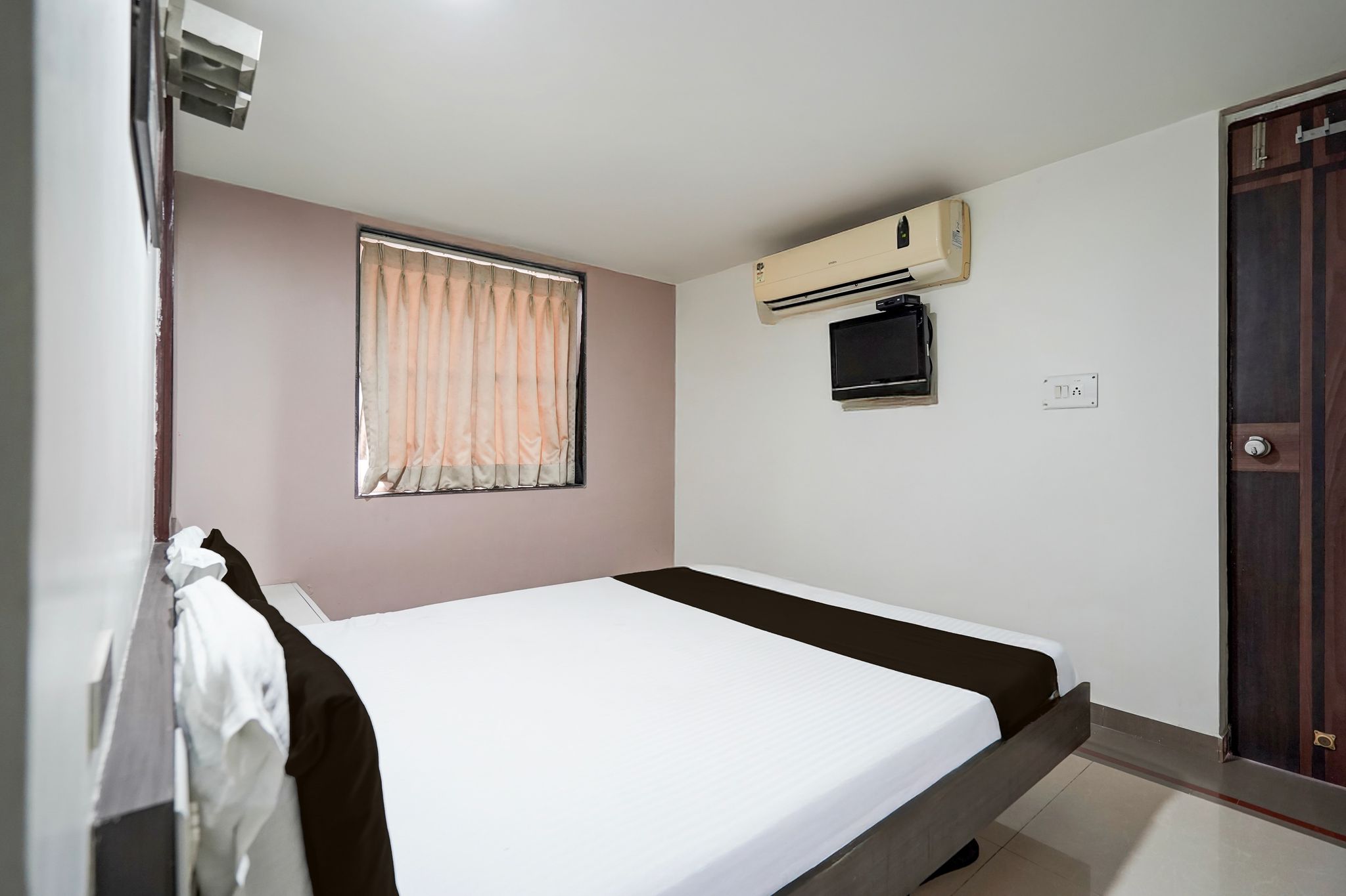 Collection O Sachivalaya Metro Station Gandhinagar Formerly Hotel Ghunghat Inn CLASSIC