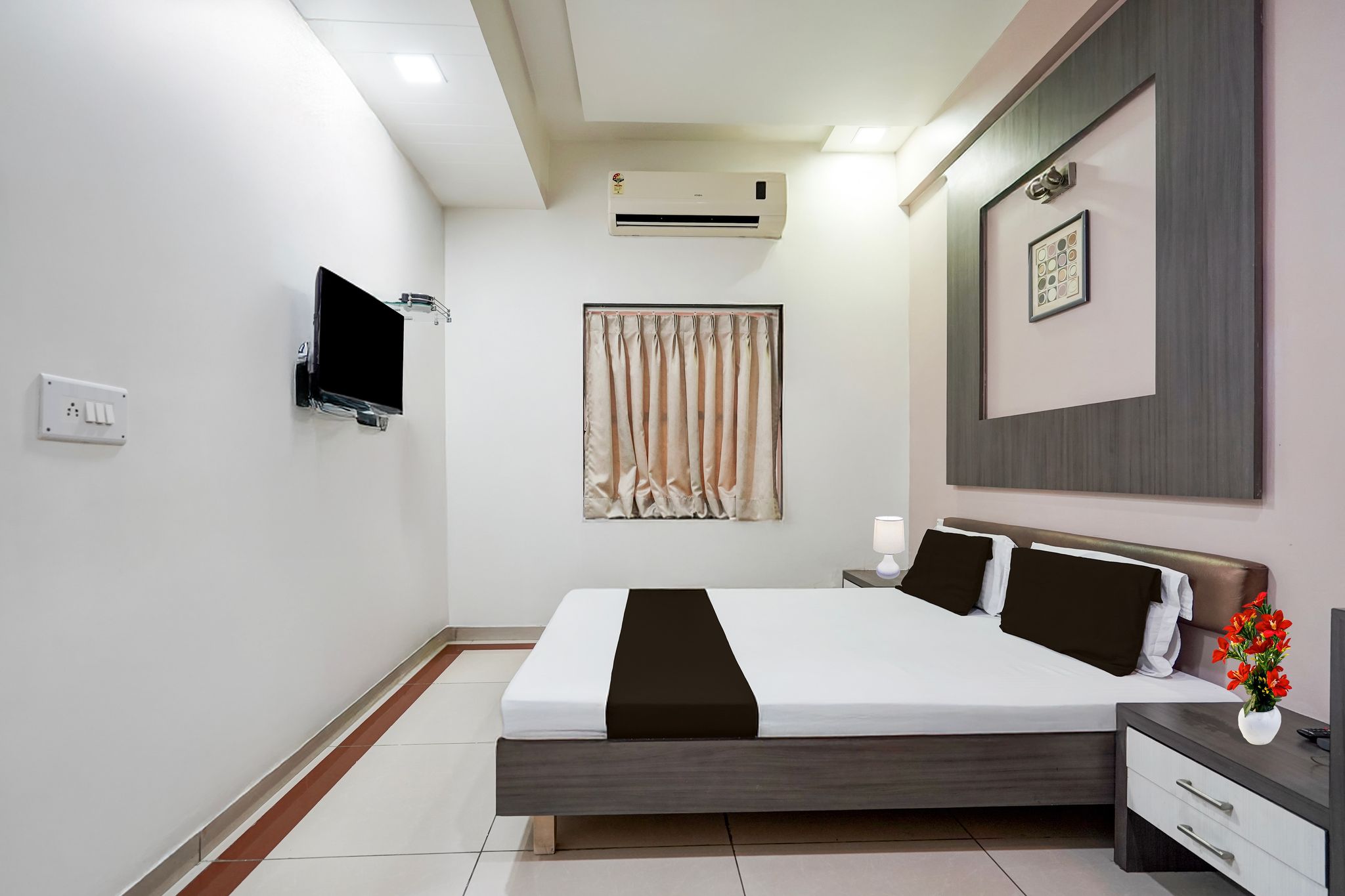 Collection O Sachivalaya Metro Station Gandhinagar Formerly Hotel Ghunghat Inn CLASSIC 2