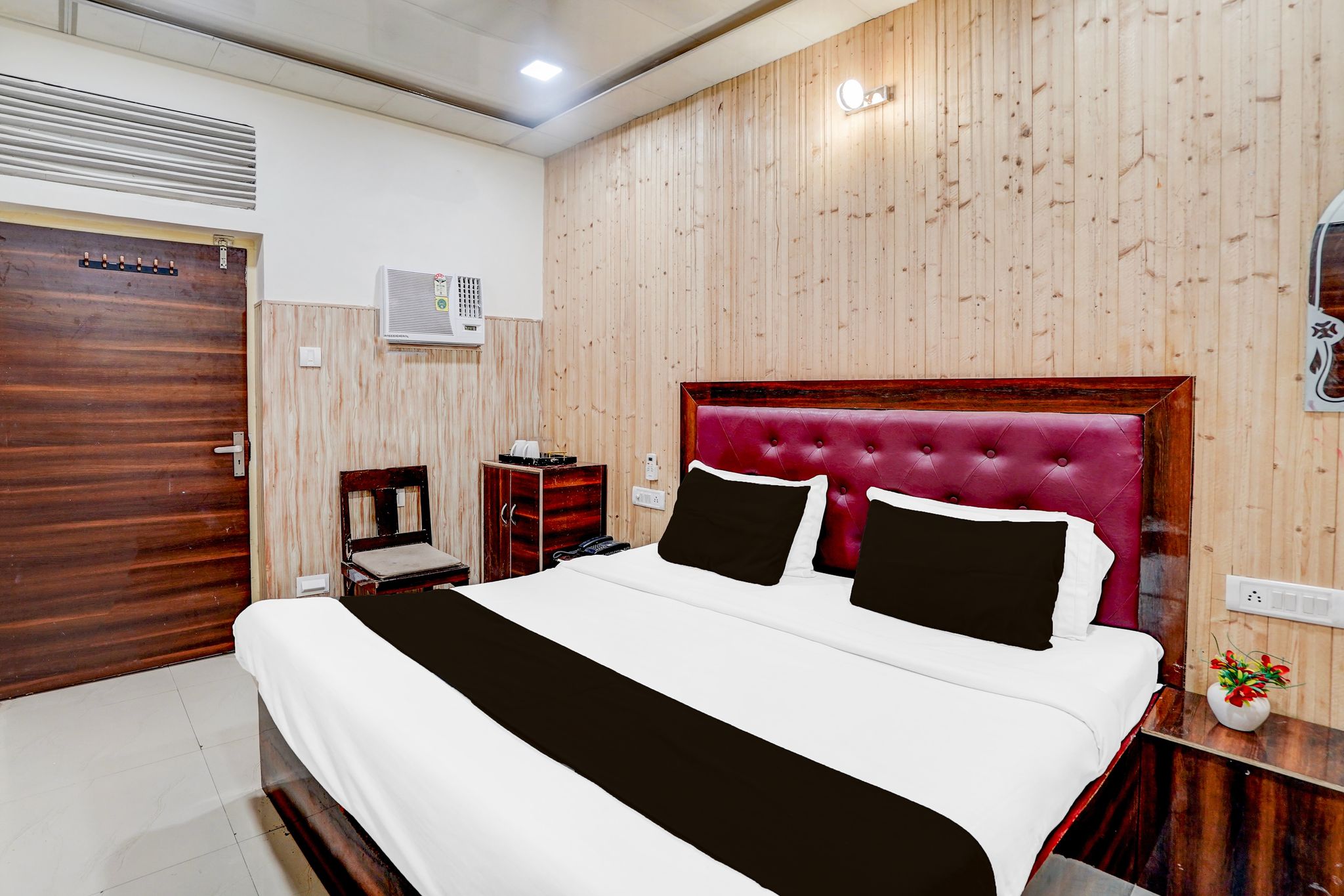 Collection O Tajganj West Gate Formerly Hotel Host CLASSIC 2