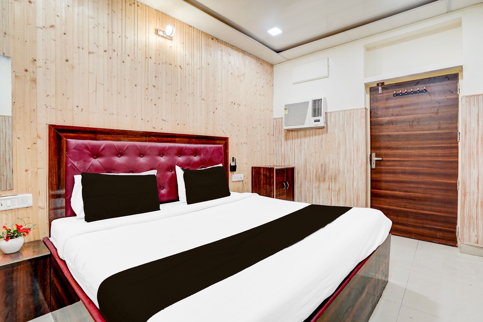 Collection O Tajganj West Gate Formerly Hotel Host CLASSIC 12