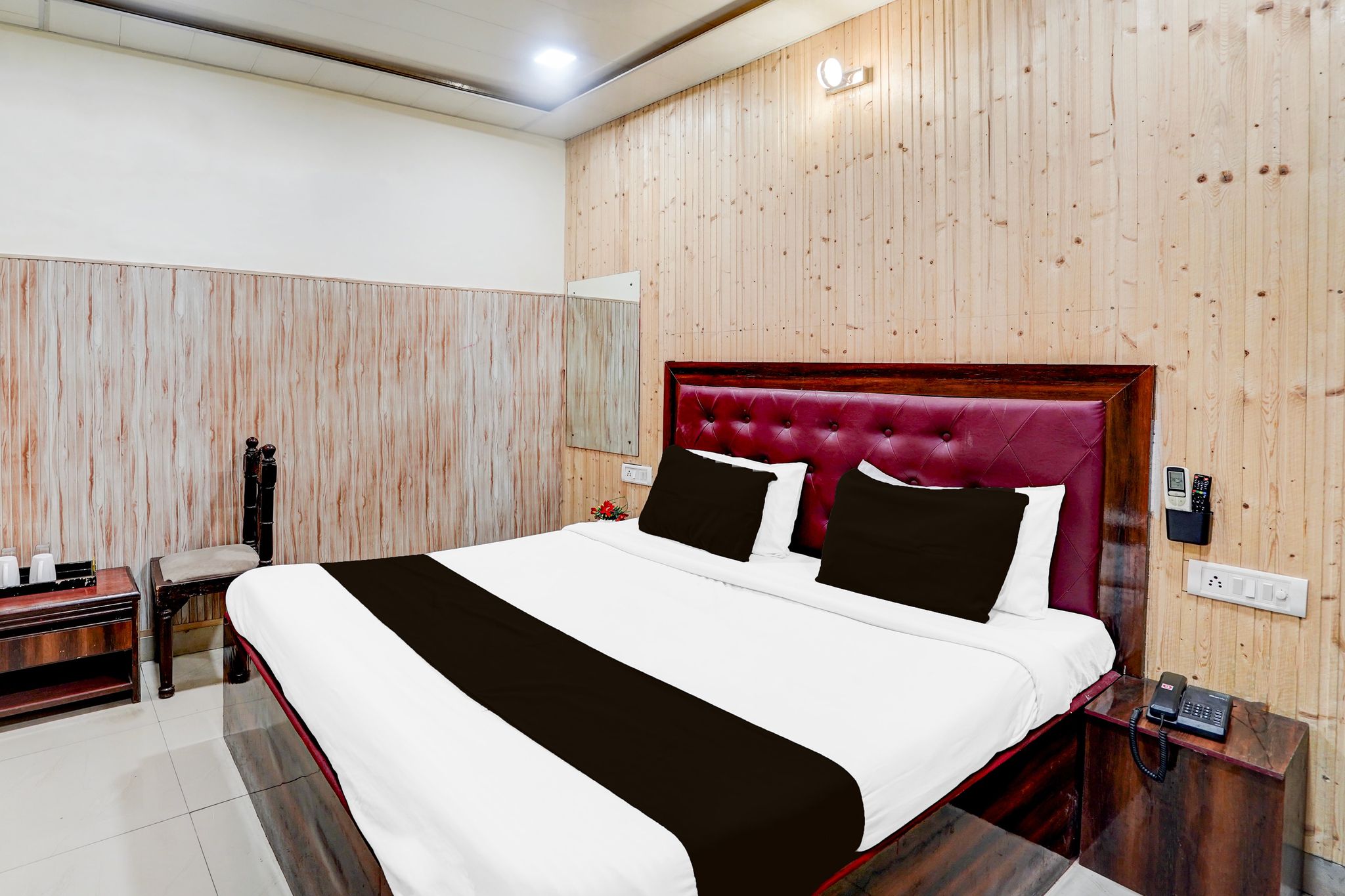 Collection O Tajganj West Gate Formerly Hotel Host CLASSIC 7