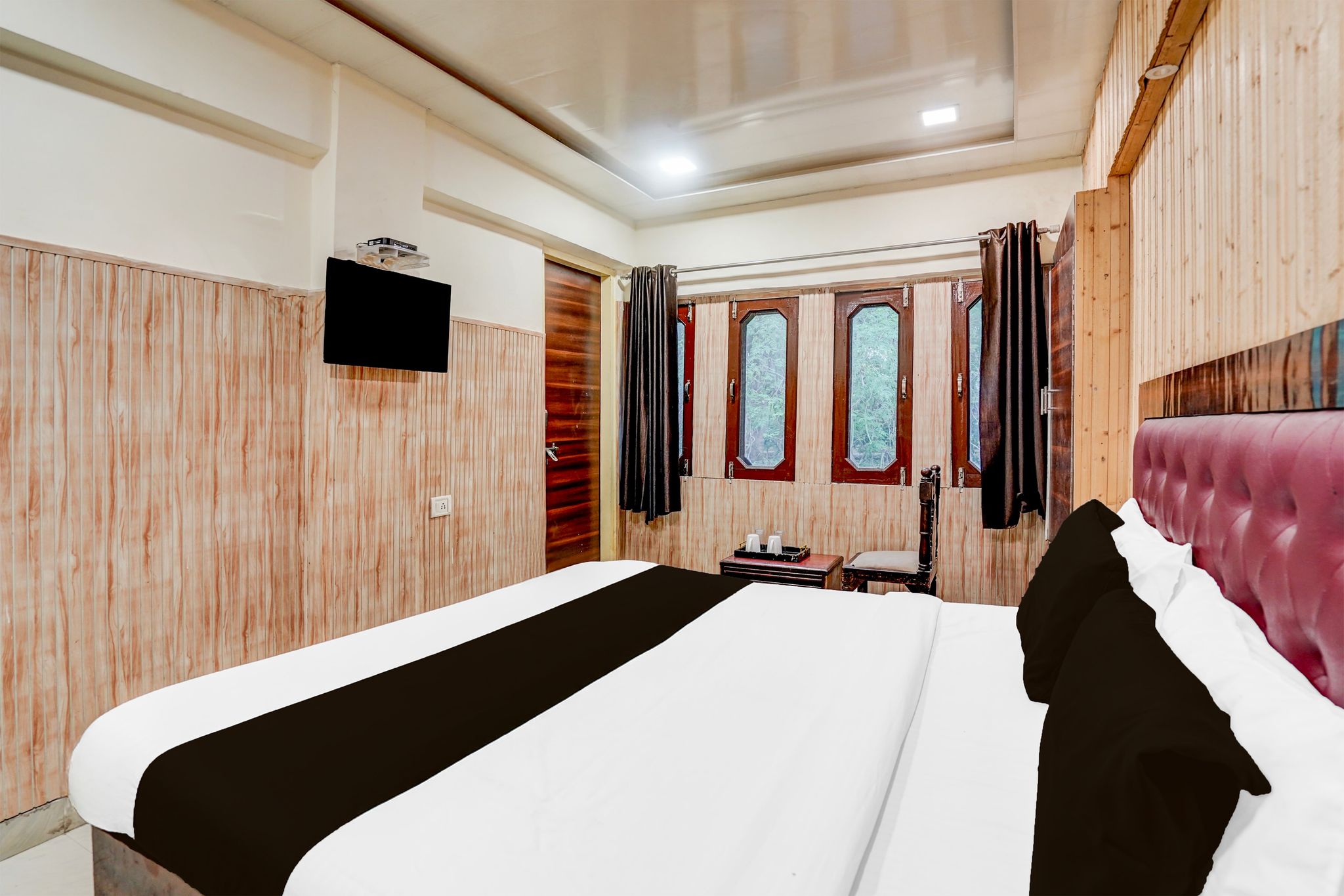 Collection O Tajganj West Gate Formerly Hotel Host CLASSIC 9