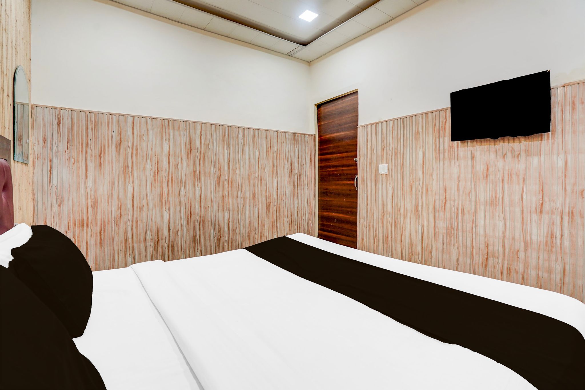 Collection O Tajganj West Gate Formerly Hotel Host CLASSIC 5