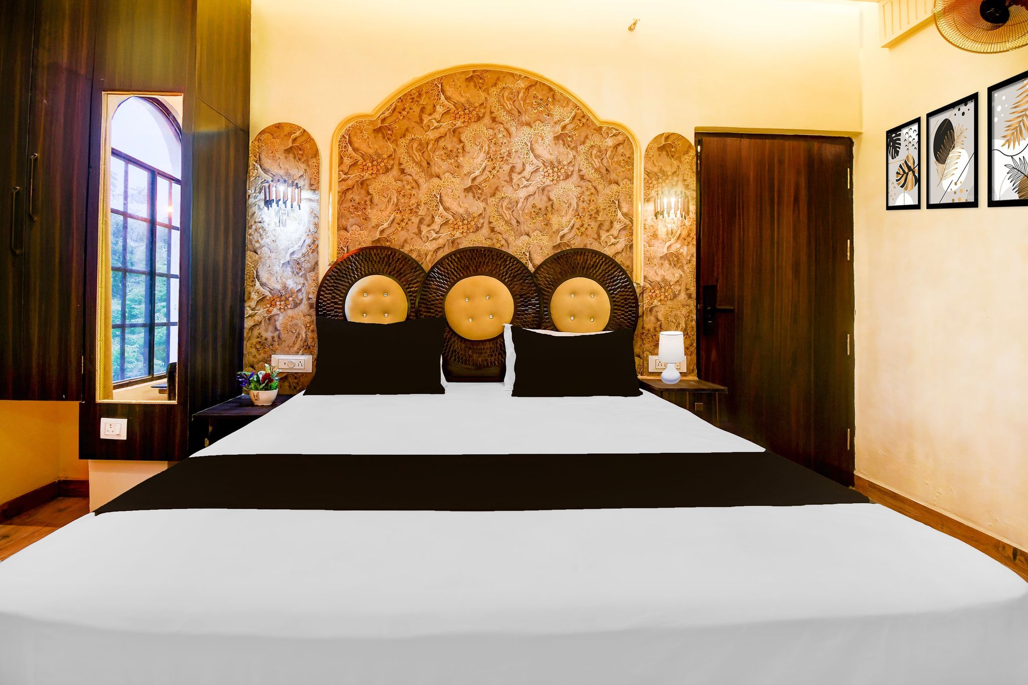 Super Townhouse Varanasi Railway Junction CLASSIC 2