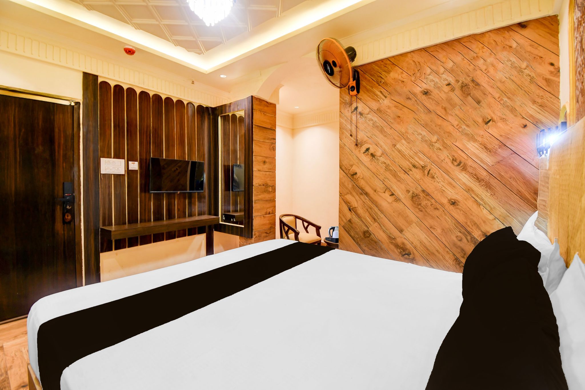 Super Townhouse Varanasi Railway Junction CLASSIC 16