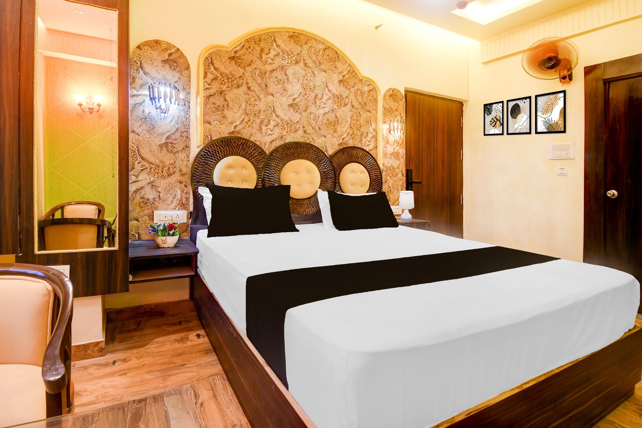 Super Townhouse Varanasi Railway Junction CLASSIC 4