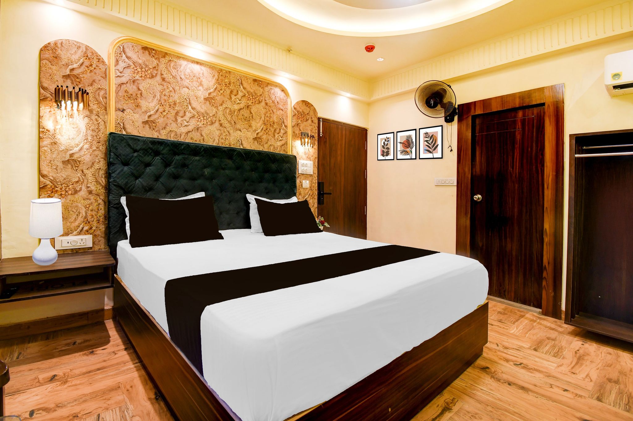 Super Townhouse Varanasi Railway Junction CLASSIC 12