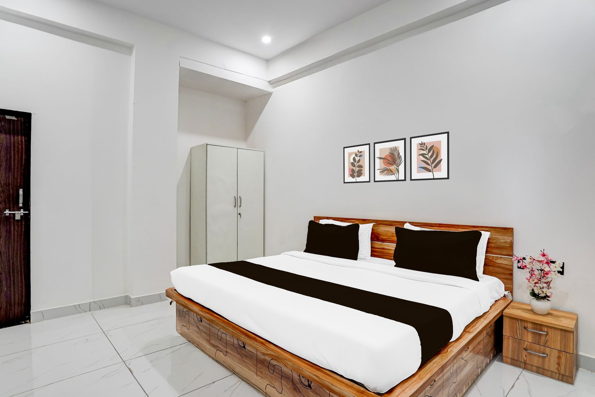 Super Collection O Iskcon Temple Mansarovar Formerly Chinar Inn CLASSIC 3