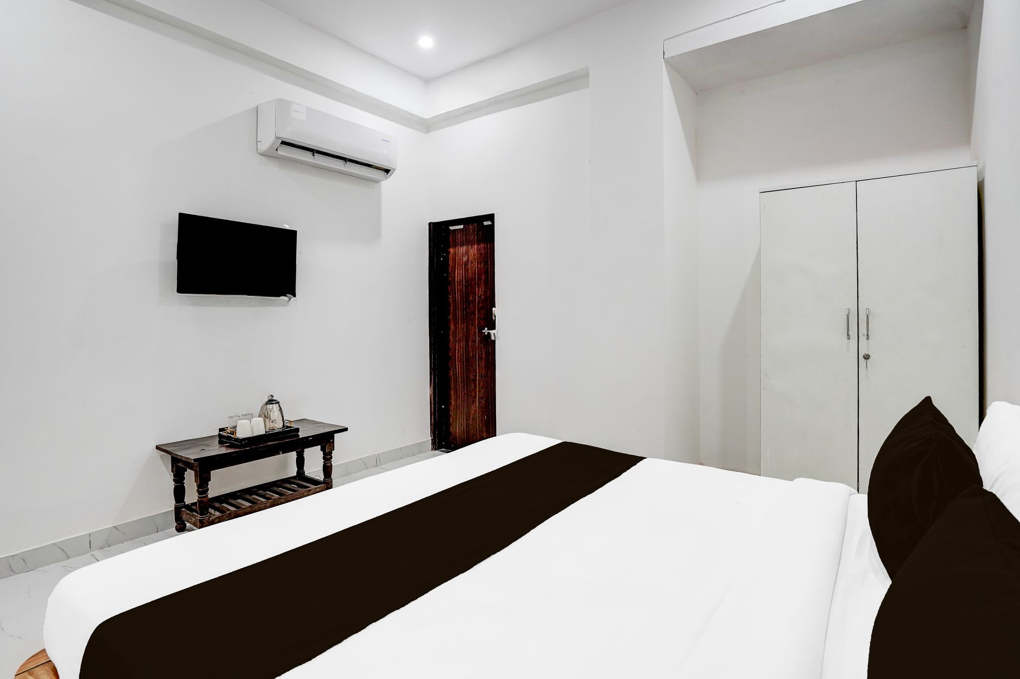 Super Collection O Iskcon Temple Mansarovar Formerly Chinar Inn CLASSIC 9