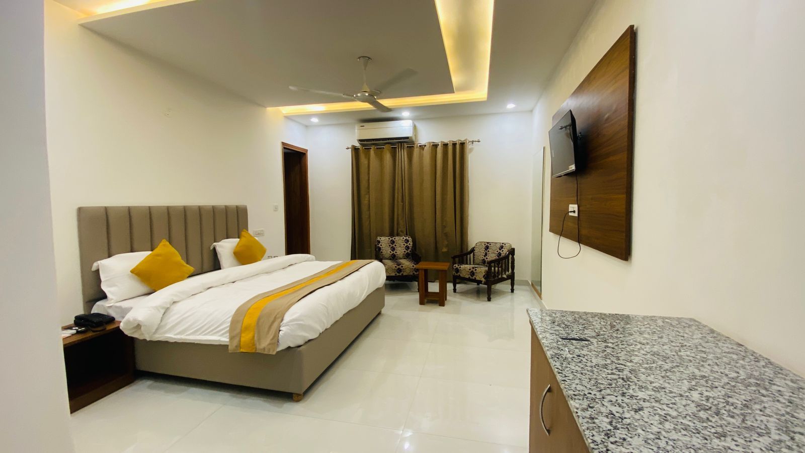 Hotel Ratti Inn Deluxe Room 2