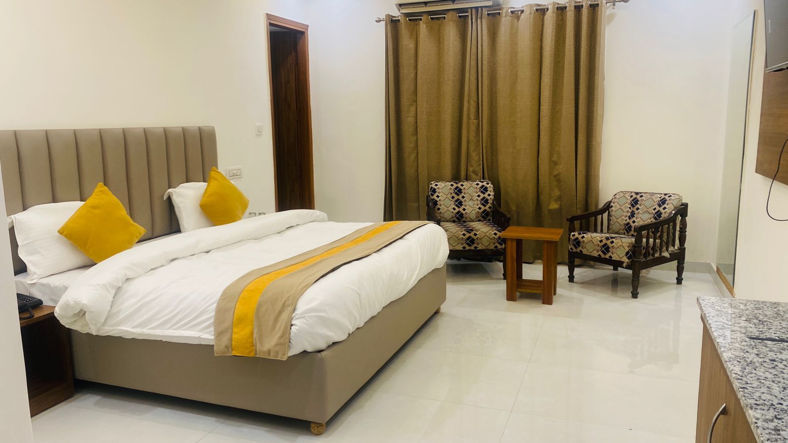 Hotel Ratti Inn Deluxe Room