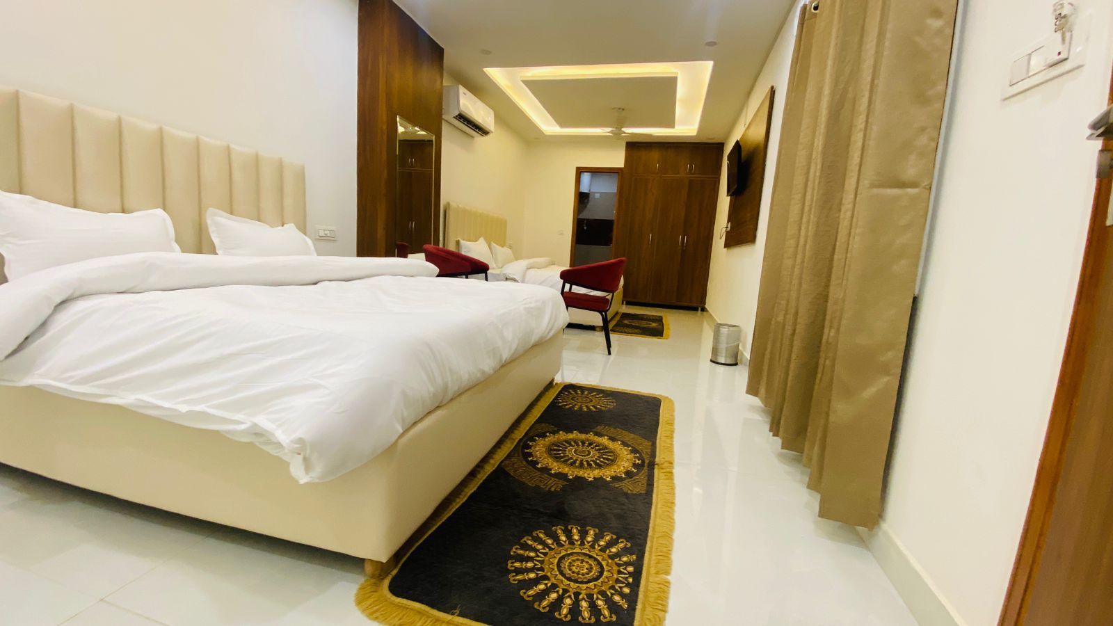 Hotel Ratti Inn Deluxe Room 4