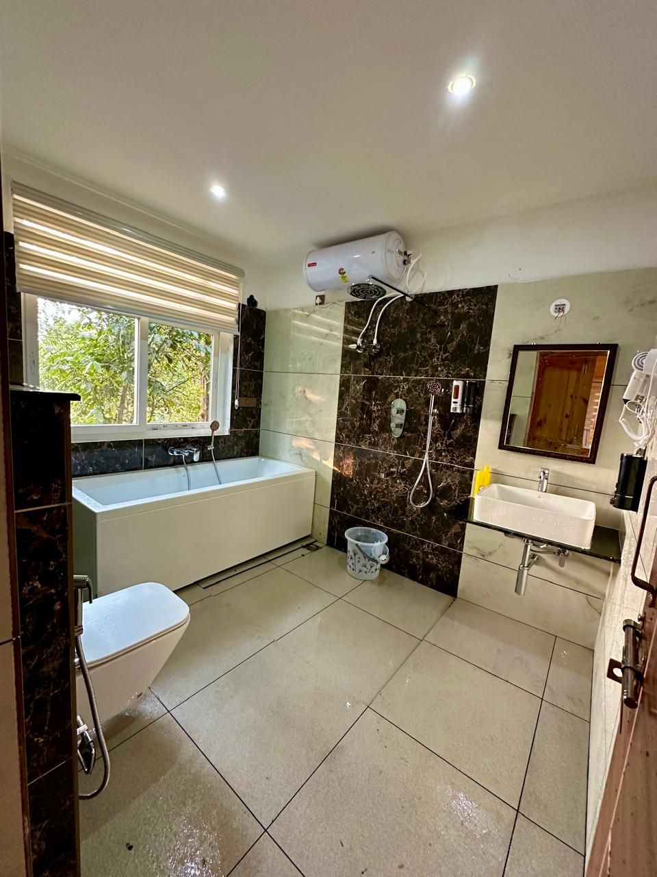 Independent Wooden Cottage Suit AC with Bathtub