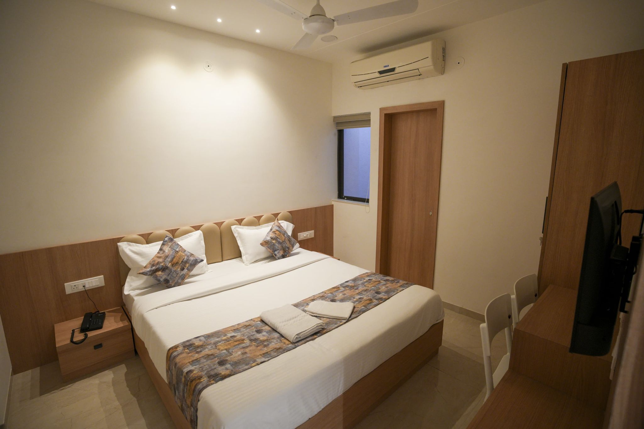 MARUTI GRAND HOTEL Comfort Room 4