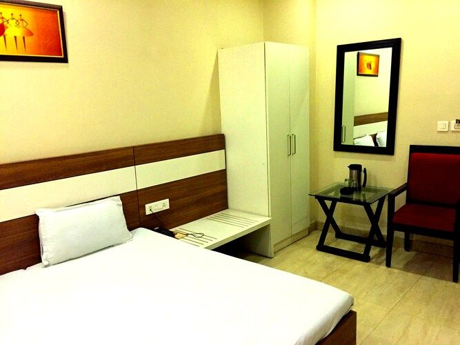 Swiss Hotel SUPERIOR (NON AC) ROOM