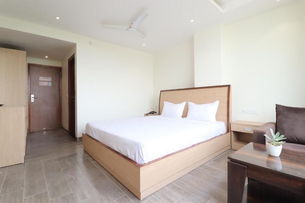 Hotel JP ROYAL Deluxe AC Double Room 4