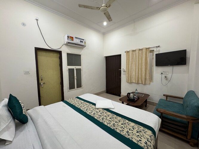 Deluxe King Bed Room