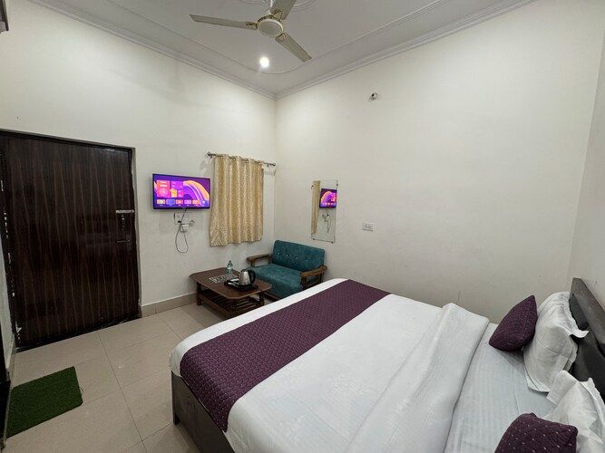 Deluxe King Bed Room