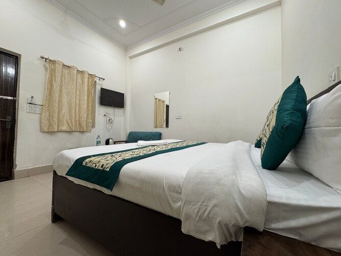 Deluxe King Bed Room