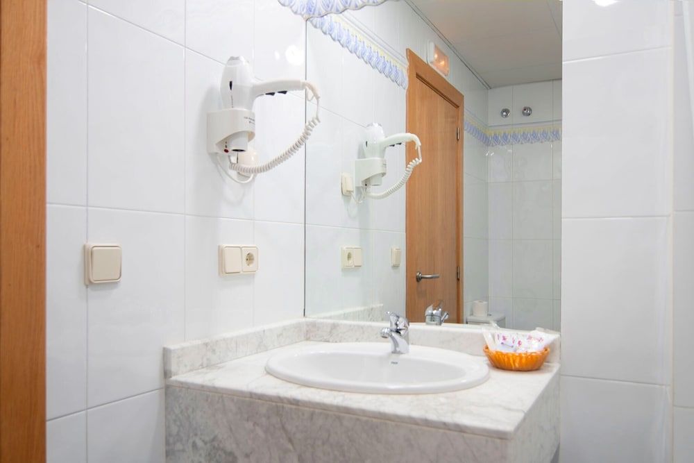 Hotel Beratxa Standard Double or Twin Room, City View 8