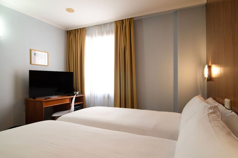 Hotel Beratxa Standard Double or Twin Room, City View 3